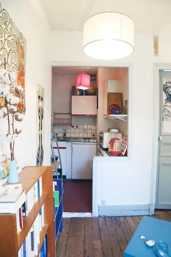 Charming Bright Apartment Near Montmartre 파리