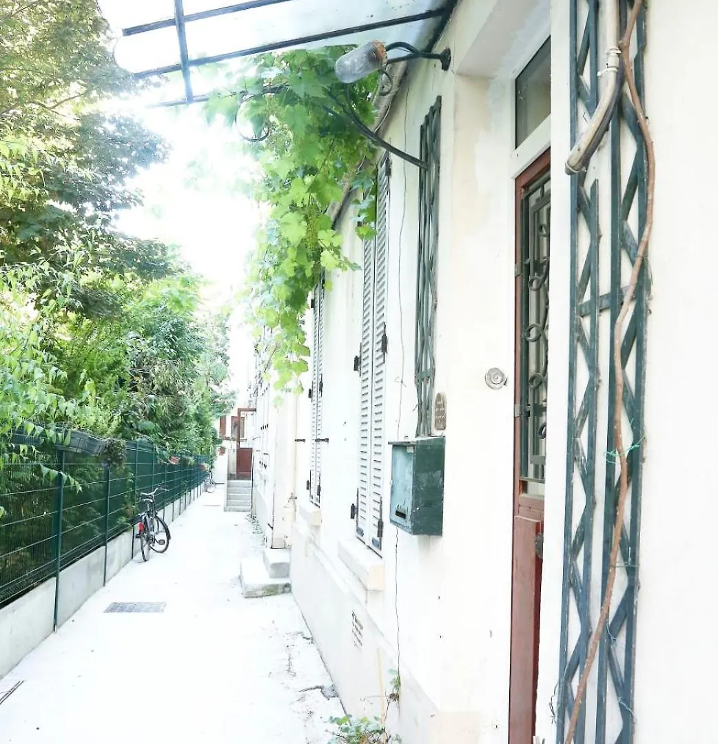 Charming Bright Apartment Near Montmartre 파리